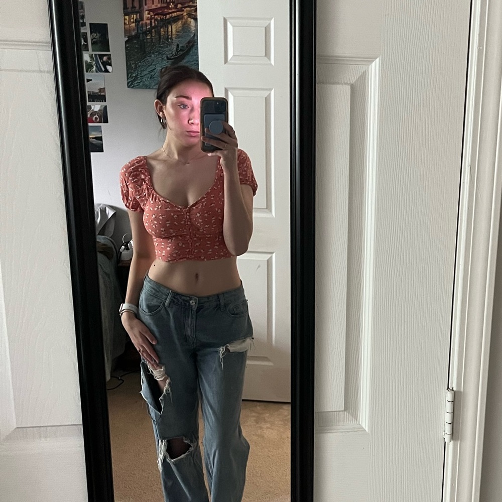 Hollister Floral Puff Sleeve Crop Top